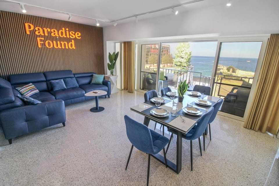Balcony/Terrace, Living room, Dining area, Sea view