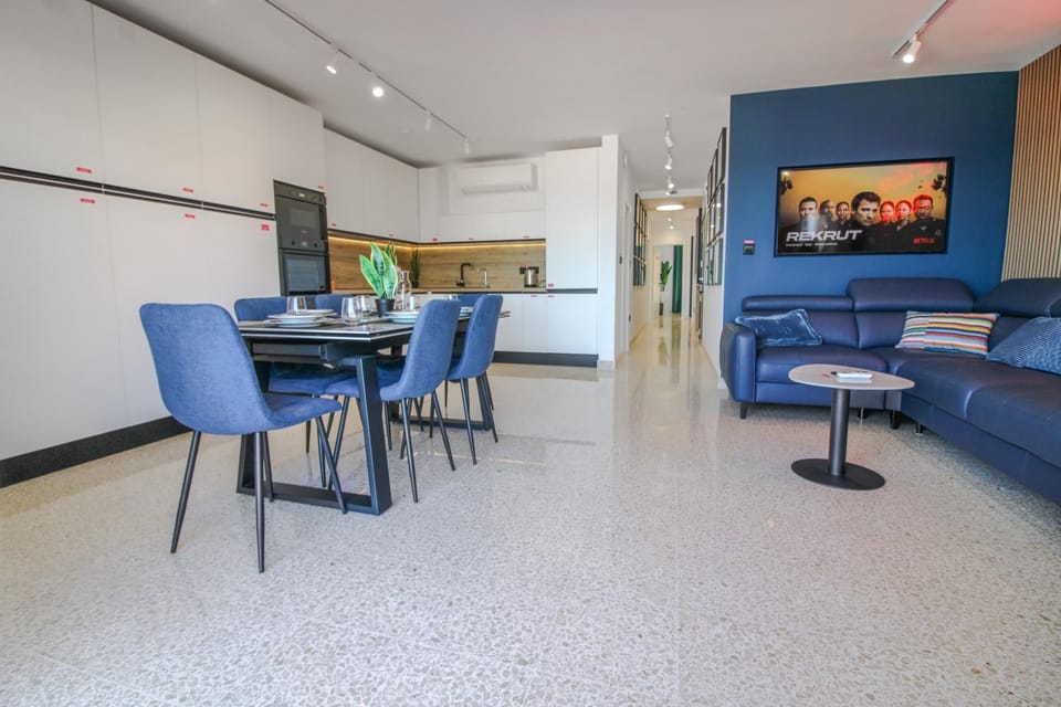 TV and multimedia, Living room, Seating area, Dining area, kitchen, air conditioner