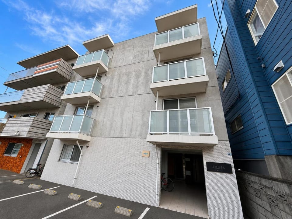 Property building, Day