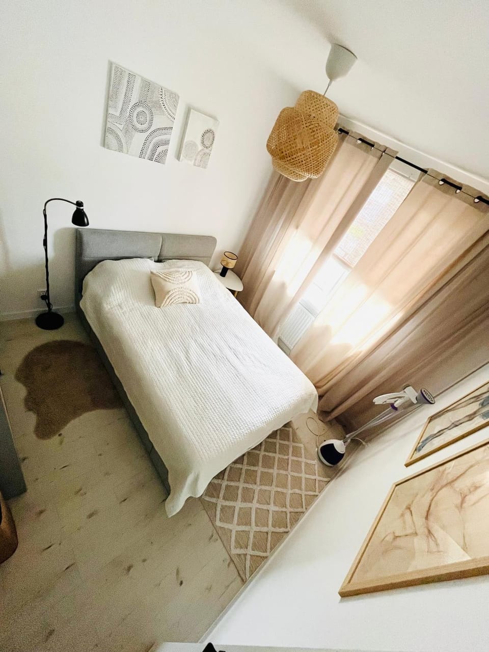 Bed, Photo of the whole room, Bedroom