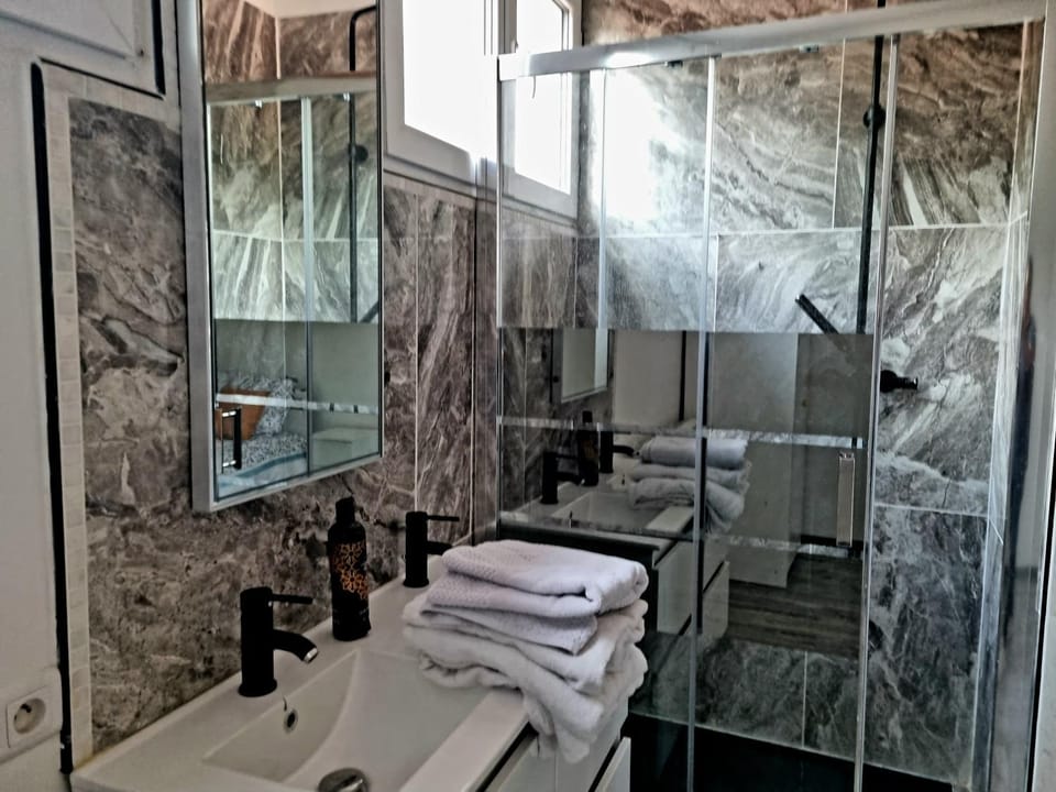 Appartement T2 55M2 Parc des calanques 15 Min Stade Vélodrome Apartment in Marseille