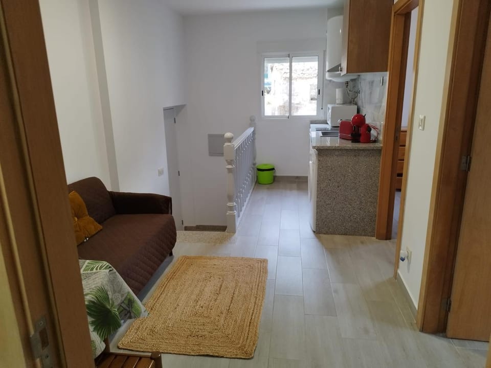 Kitchen or kitchenette, Living room, Seating area, Dining area