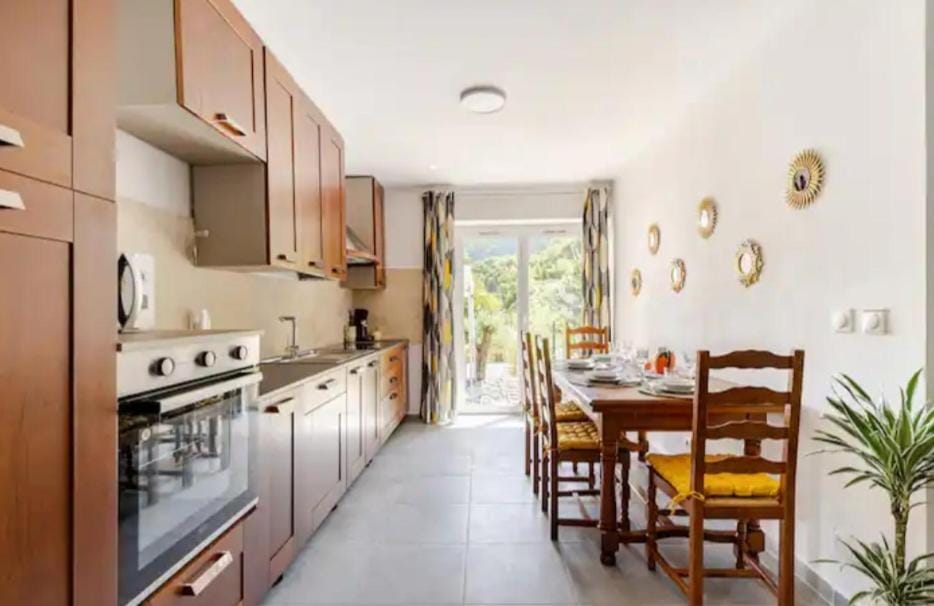 Cosy appartement RDC-terrasse et parking privé Apartment in Auvergne-Rhône-Alpes