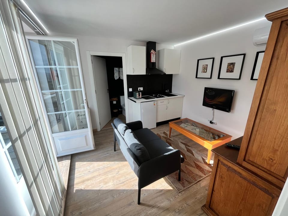 Communal lounge/ TV room, Kitchen or kitchenette