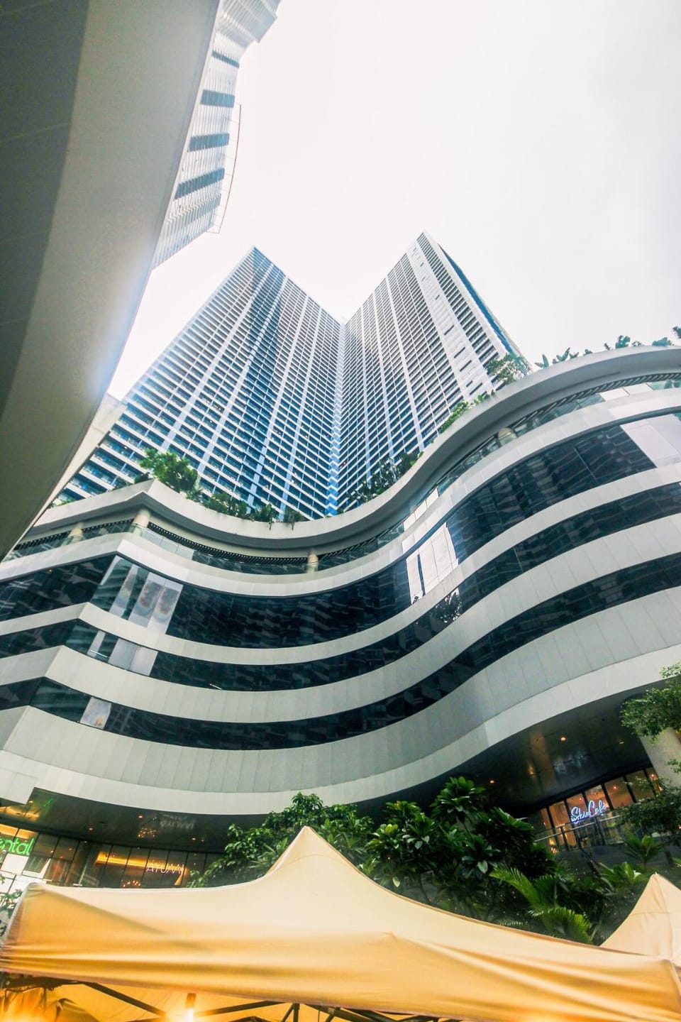 2 bedroom fantastic air condo 3649 swim gym surf 300 MB Apartment in Pasay