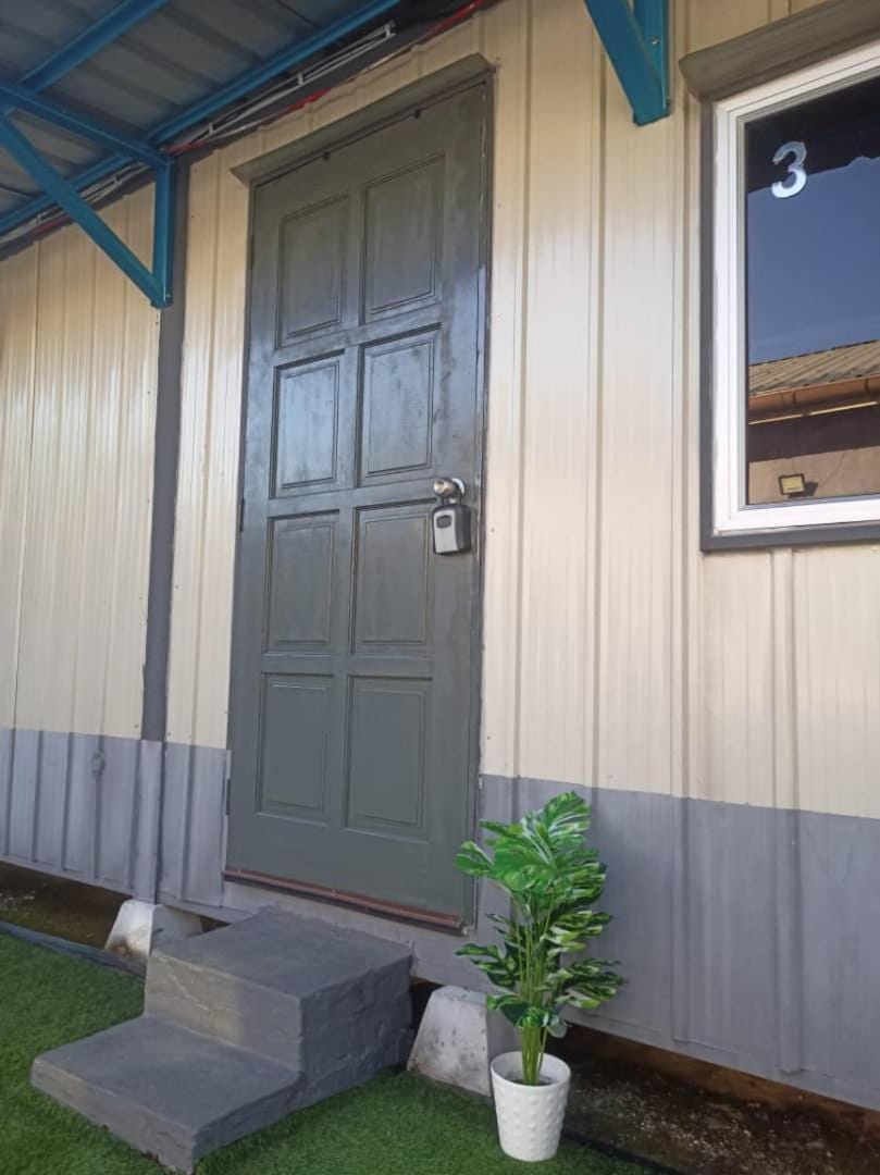 Haimara stayction, cabin with pool Hulu langat Cabin in Hulu Langat
