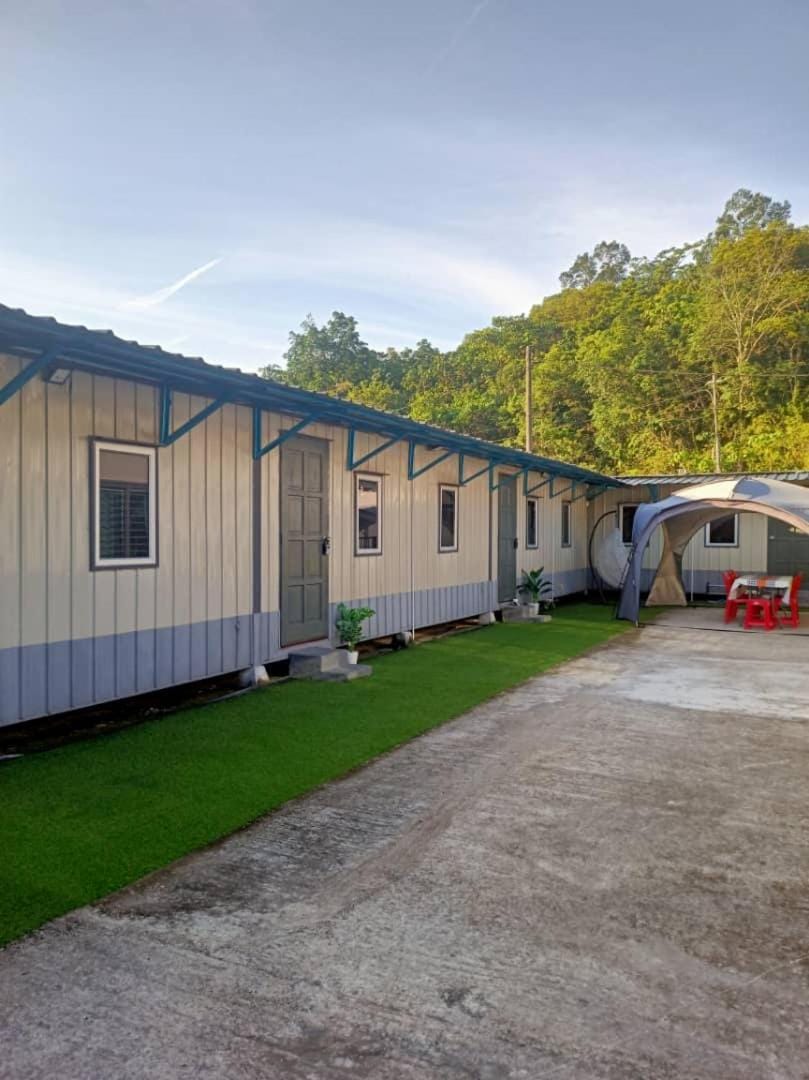 Haimara stayction, cabin with pool Hulu langat Cabin in Hulu Langat
