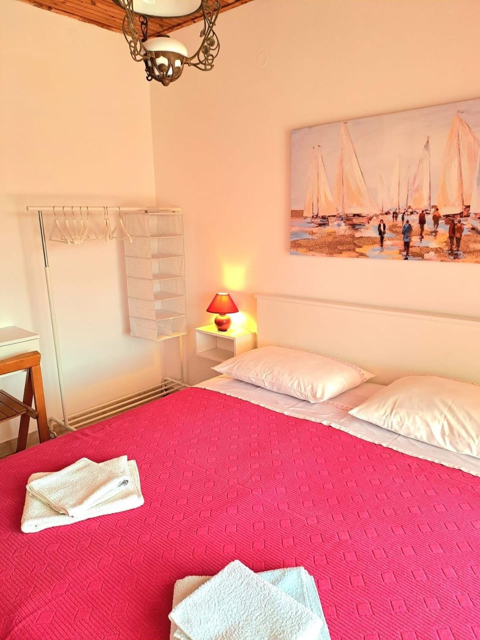 Bed, Bedroom, towels