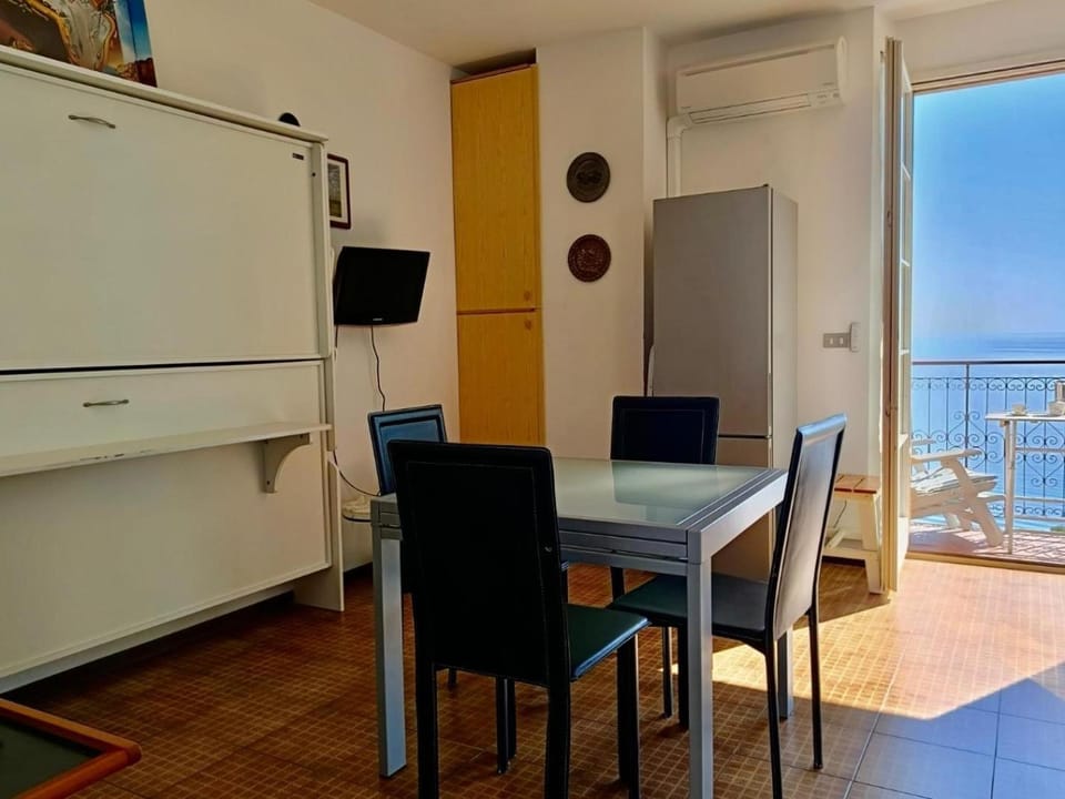 TV and multimedia, Living room, Dining area