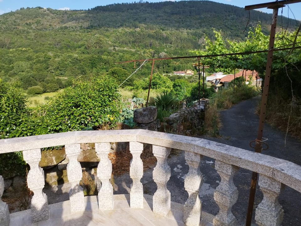 View (from property/room), Balcony/Terrace, Mountain view