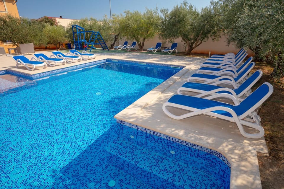 Pool view, Swimming pool, sunbed