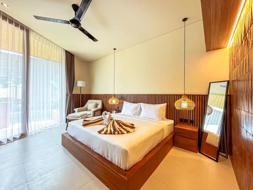 Bed, Photo of the whole room, Bedroom, fireplace, air conditioner