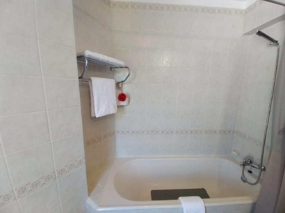 Shower, Bath, towels