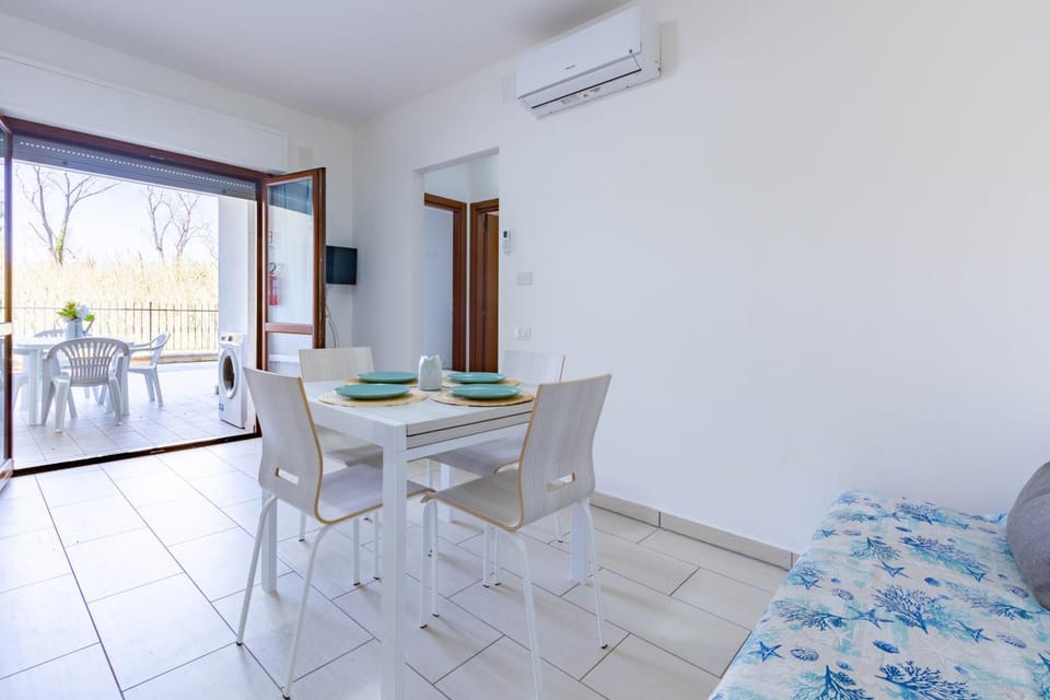 Living room, Photo of the whole room, Dining area, Bedroom, air conditioner