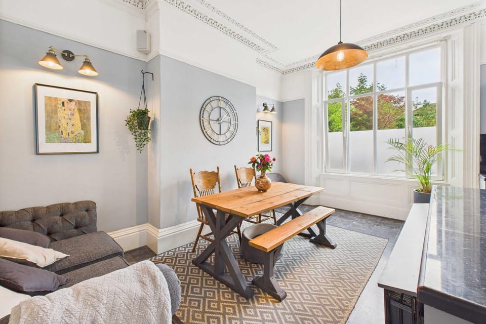 Seating area, Dining area