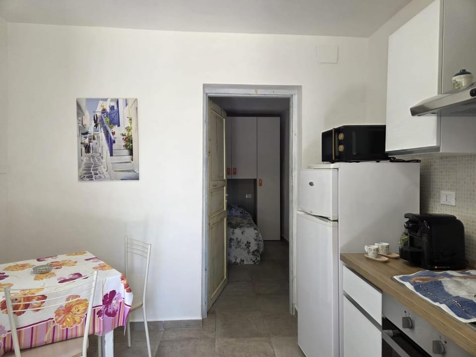 Bed, Kitchen or kitchenette, pet friendly, stove