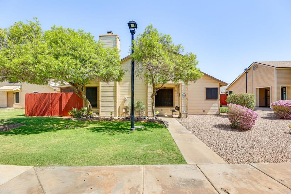 Mesa Haven w/ Patio, Heated Pool & Hot Tub Access House in Mesa