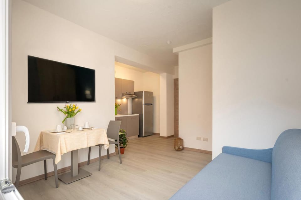 Kitchen or kitchenette, Dining area, Lunch, Dinner, stove, kitchen