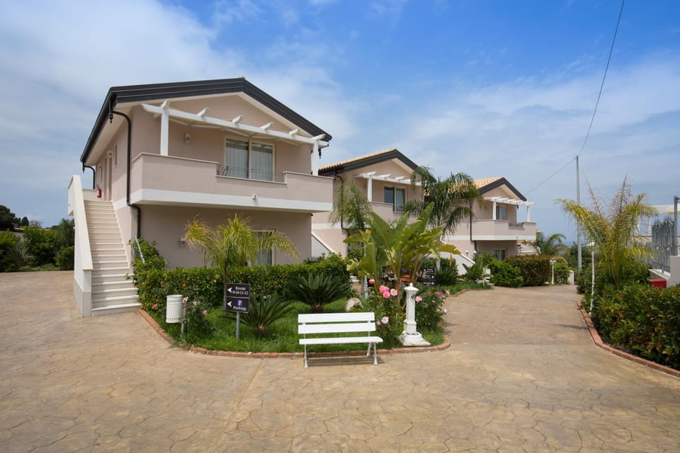 Property building, Day, Garden, Garden view