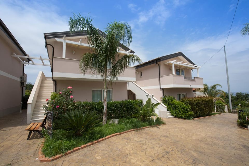 Property building, Day, Garden, Garden view