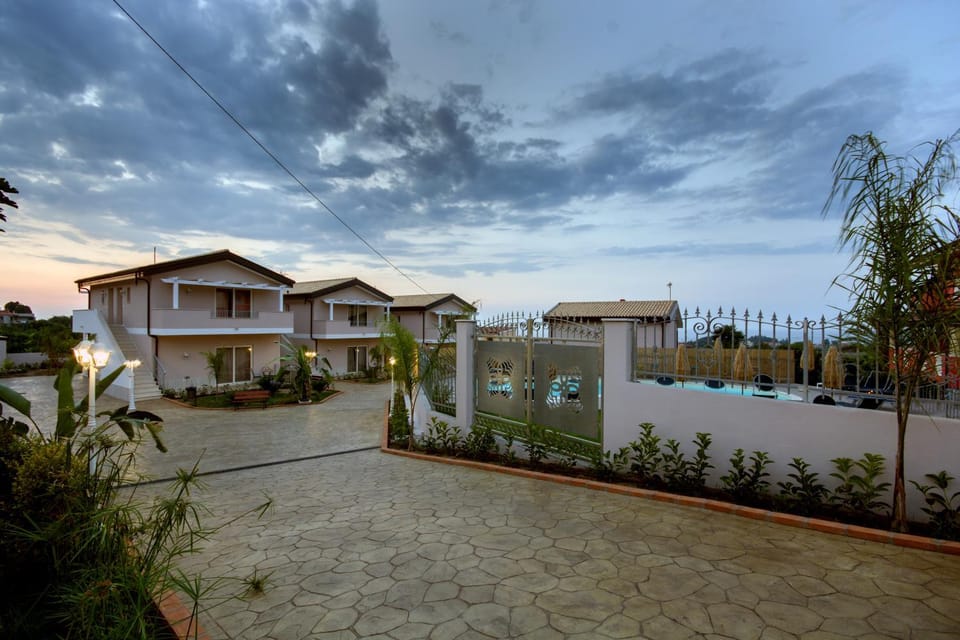 Property building, Day, Garden, Garden view, Pool view, Swimming pool