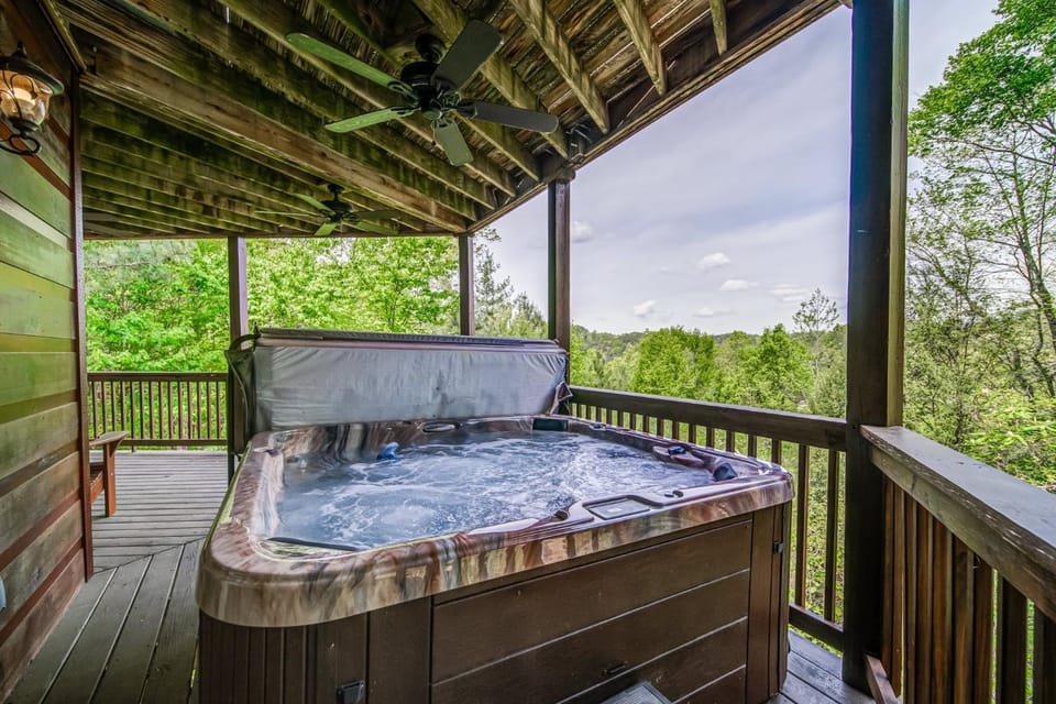 Your Get Away in Ellijay - River Resort with Hot Tub House in Georgia