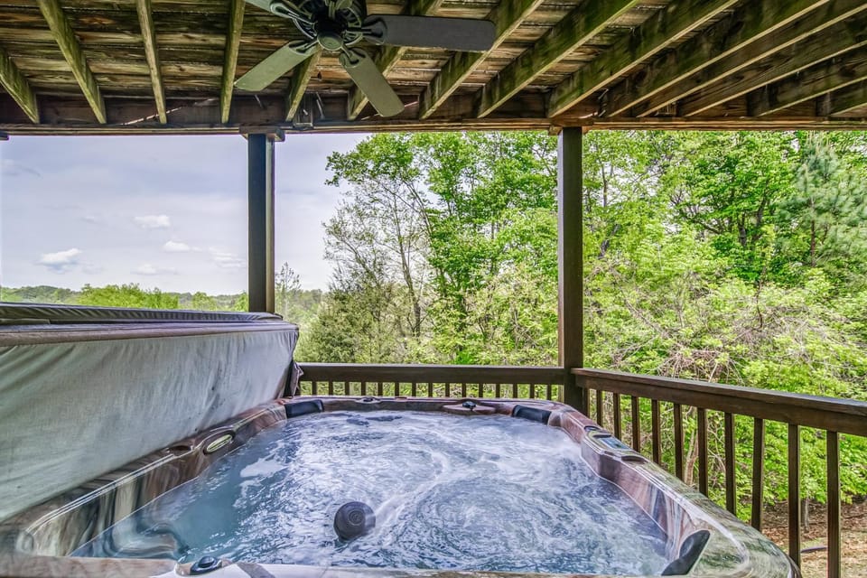 Your Get Away in Ellijay - River Resort with Hot Tub House in Georgia