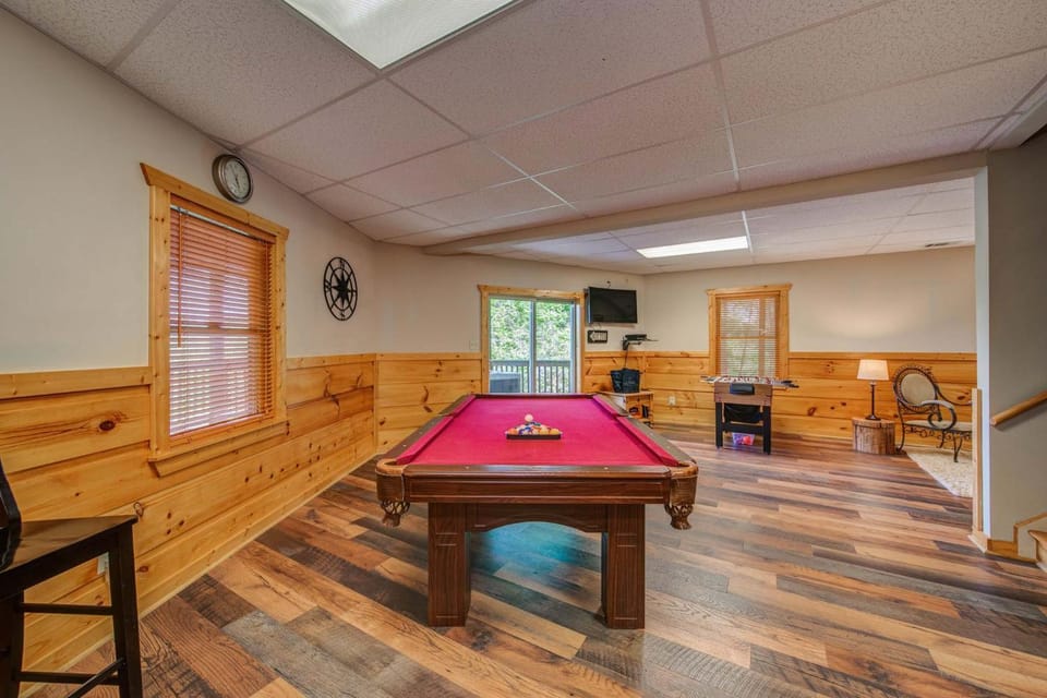 Your Get Away in Ellijay - River Resort with Hot Tub House in Georgia
