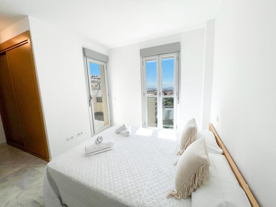 Bed, Balcony/Terrace, Photo of the whole room, Bedroom, Sea view, heating, internet, towels, wardrobe