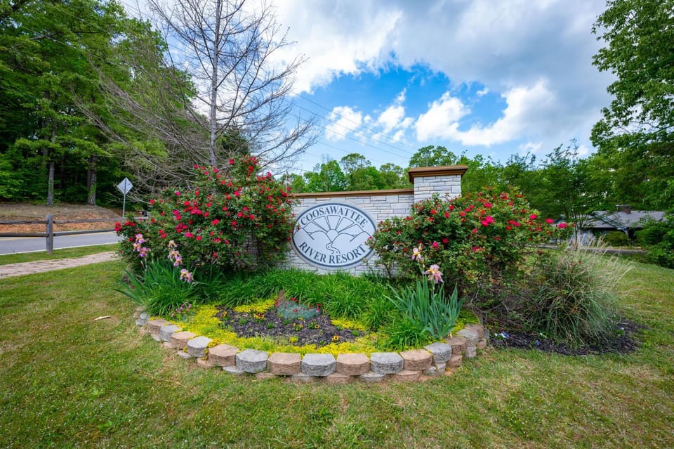 Pet-Friendly escape in Ellijay Private Hot Tub House in Georgia