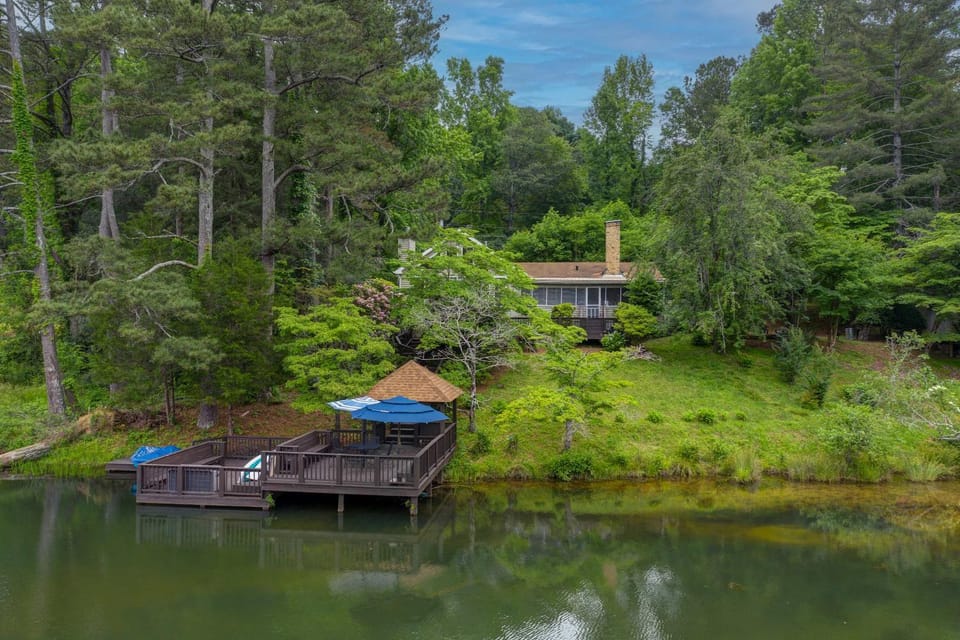 Lakefront Home with Private Dock - in Jasper GA House in Georgia