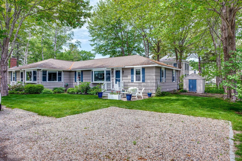Walk to Goose Rocks Beach: Quiet Townhome w/ Patio House in Goose Rocks Beach