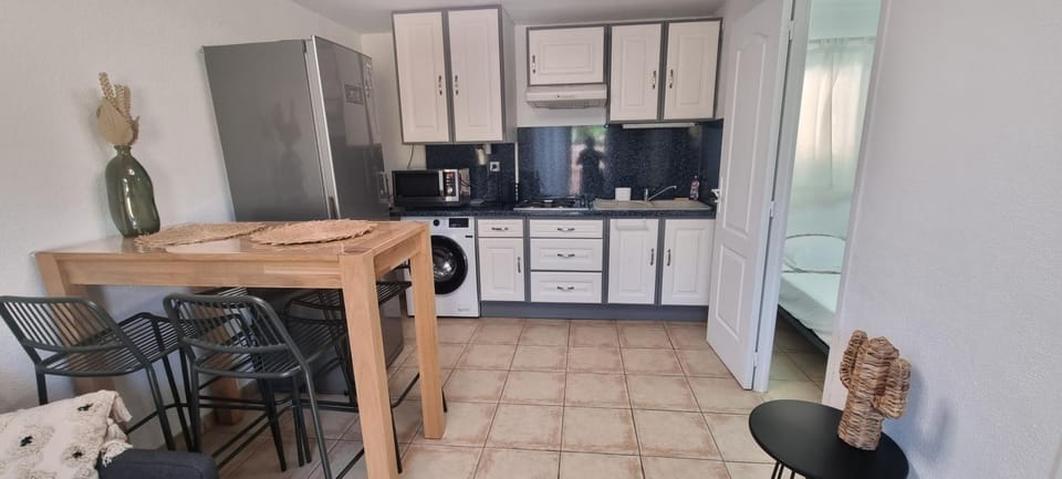 BORD DE MER, 5 min à pied de la plage, WIFI, TRES JOLI APPARTEMENT MAISONNETTE 4 COUCHAGES, Apartment in Le Barcarès