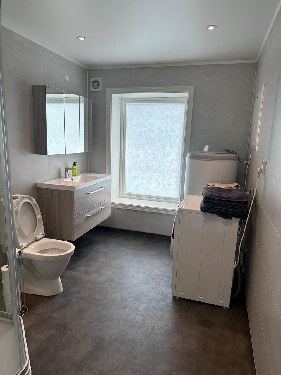 Toilet, Bathroom, towels
