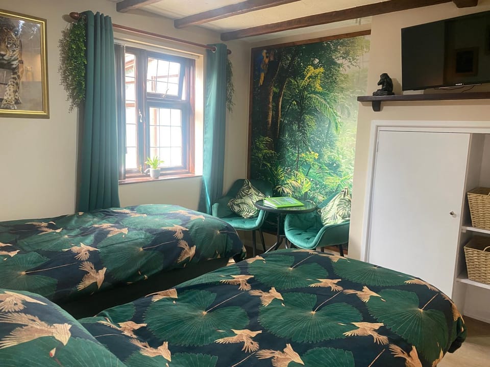 Jungle Lodge Apartment in Arun District