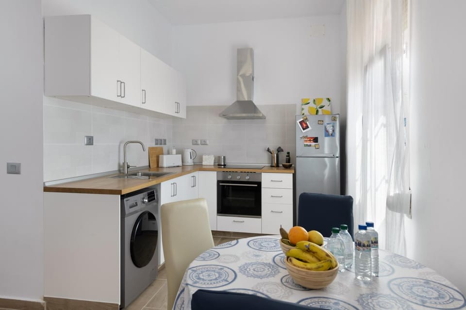 Kitchen or kitchenette, Living room