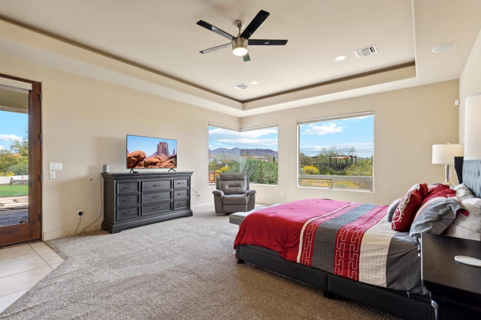 East Mesa Desert and Mountain Views 5BR Pool House in Mesa