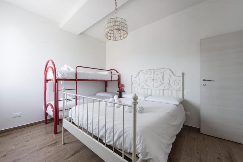 Bed, Photo of the whole room, Bedroom, bunk bed