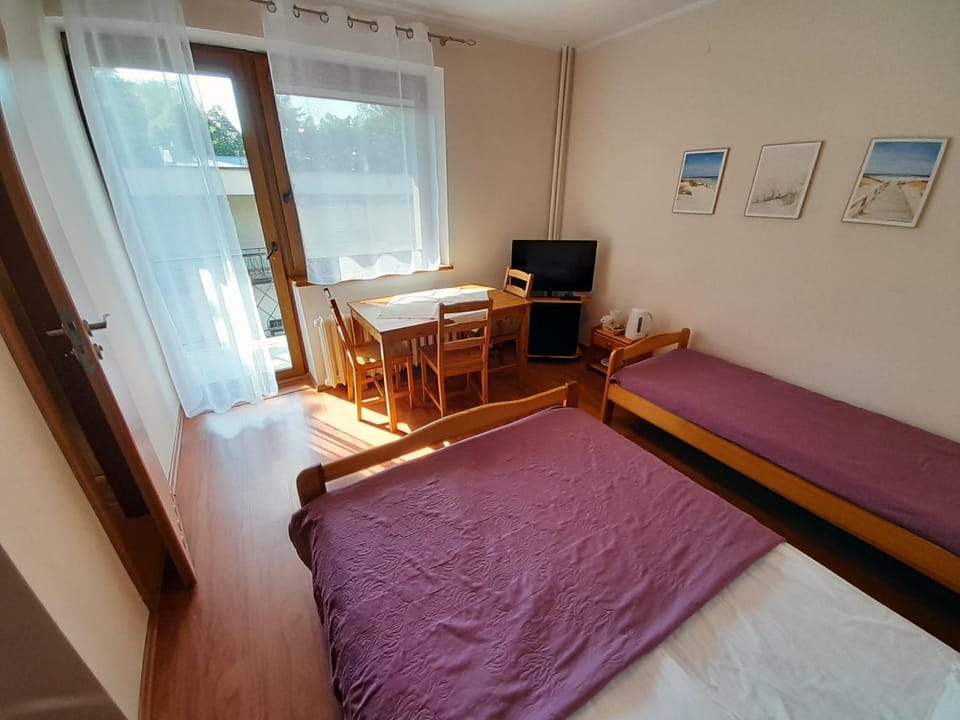 Lewada pokój trzyosobowy z balkonem Vacation rental in Wladyslawowo