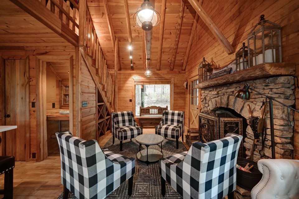 The Guest House - Historic Log cabin in Big Canoe Cabin in Georgia