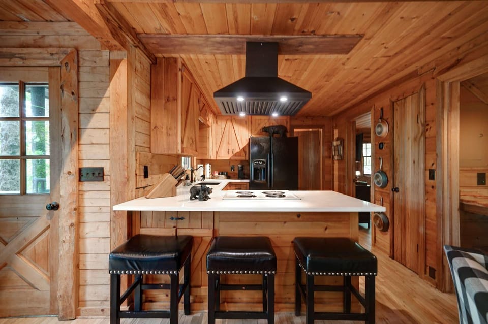 The Guest House - Historic Log cabin in Big Canoe Cabin in Georgia