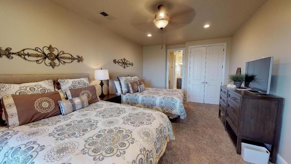 Almost Heaven at Coral Ridge Resort House in Washington