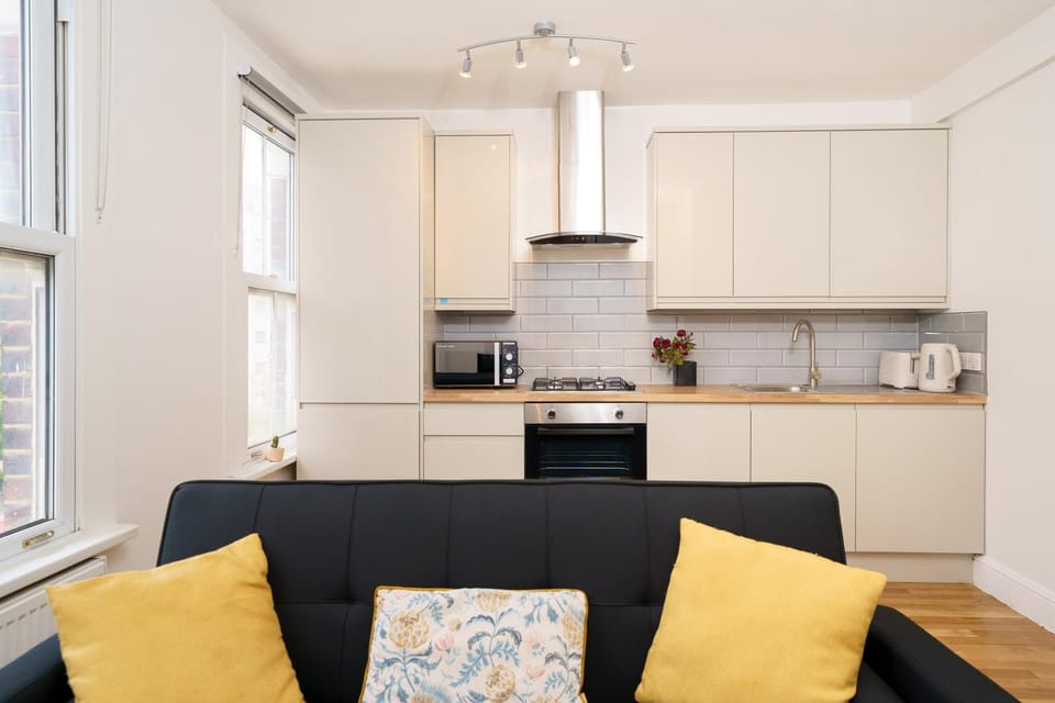 Chic & Central Brixton 1-Bed for 4 Apartment in London Borough of Southwark