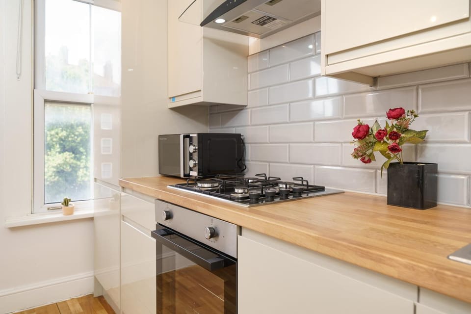 Chic & Central Brixton 1-Bed for 4 Apartment in London Borough of Southwark