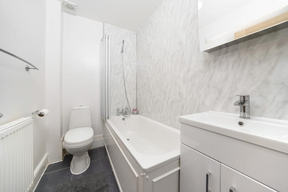 Chic & Central Brixton 1-Bed for 4 Apartment in London Borough of Southwark