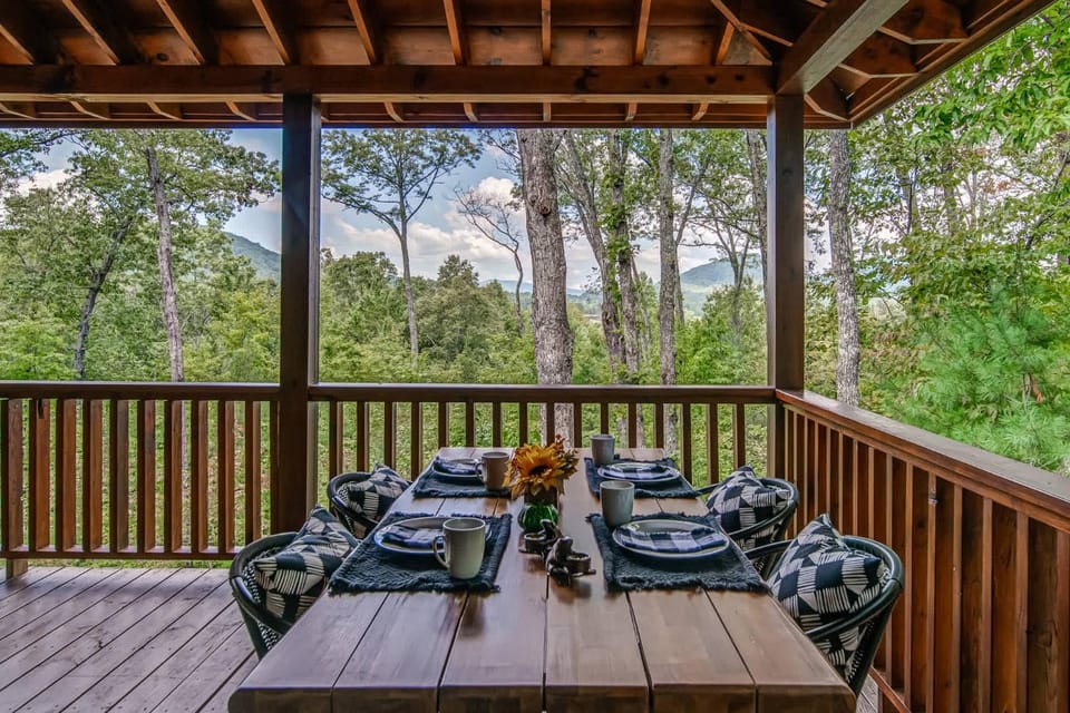Cabin near Blue Ridge - Hot Tub Fire Pit Games Cabin in Georgia