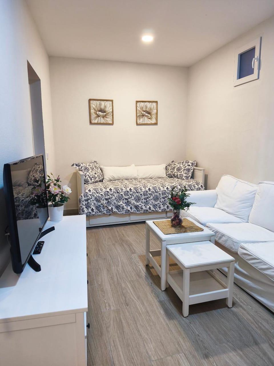 TV and multimedia, Living room, Dining area