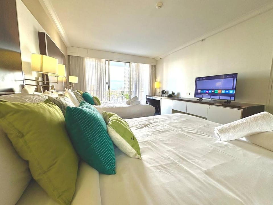 Bed, TV and multimedia, Bedroom