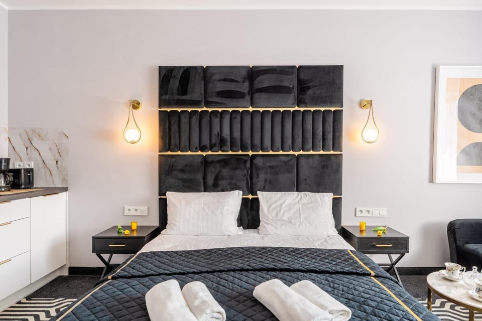 Bed, Kitchen or kitchenette, Photo of the whole room, Bedroom, towels, air conditioner