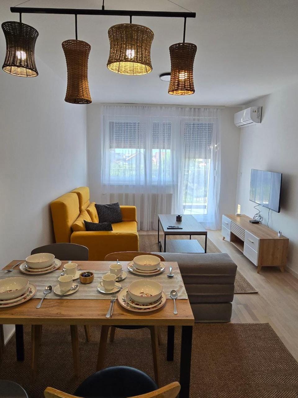 Living room, Dining area